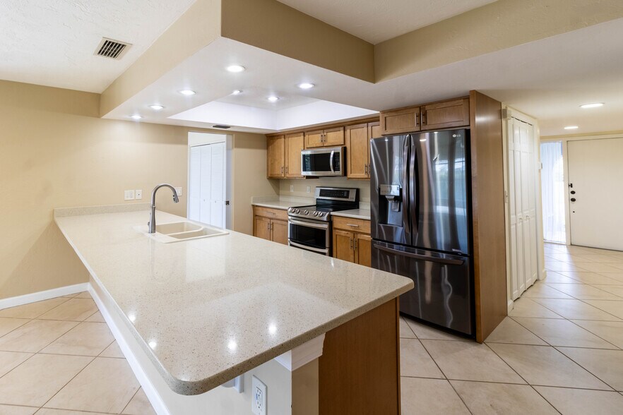 Building Photo - 1036 N Cypress Point Dr
