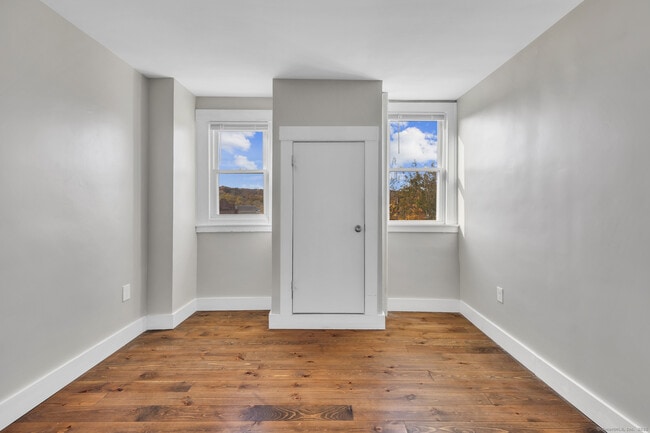 Building Photo - 82 Water St