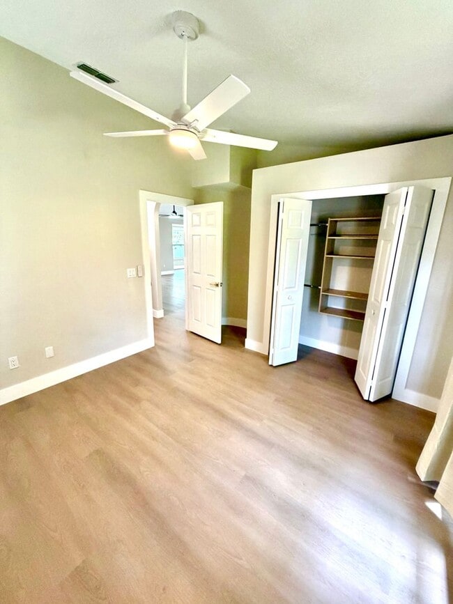 Building Photo - Beautiful Remodeled/Renovated 3/2/2 with Large Screen Porch - near Tuskawilla Rd