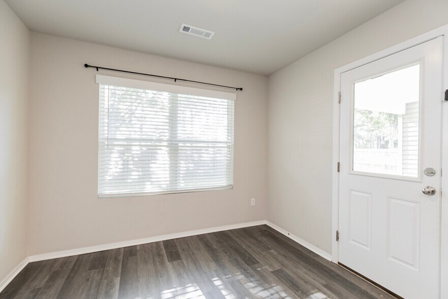Dining & Backyard Entry - 3707 S 1st Pl