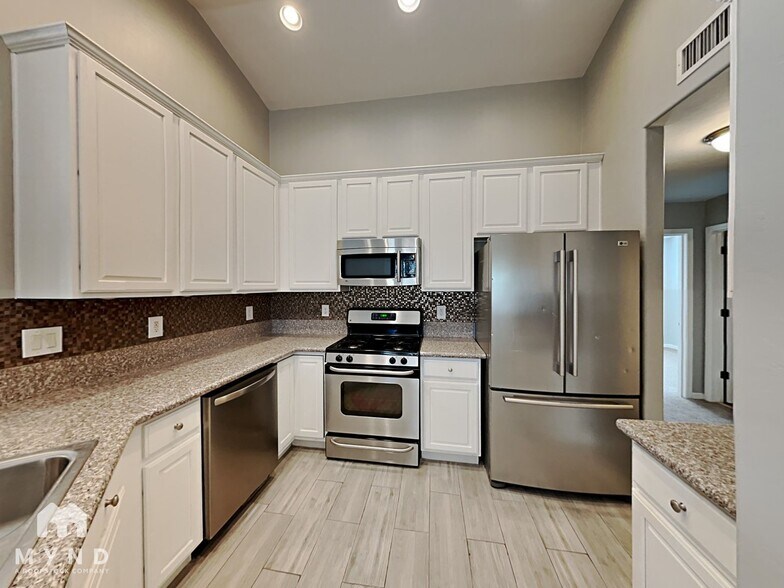 Building Photo - 7369 S Pacific Willow Dr