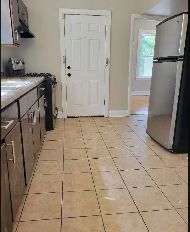 Building Photo - 7806 S Winchester Ave