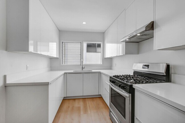 Building Photo - 922 6th St