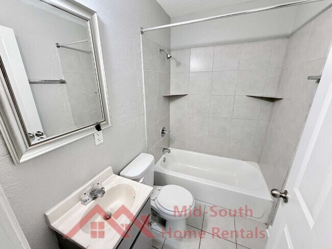Building Photo - 83 Eastview Dr