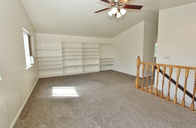 Building Photo - 816 S Wardwell Ave