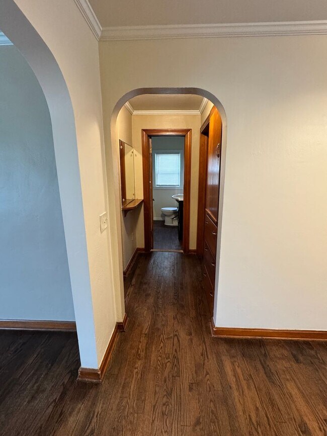 Building Photo - 212 E Kline St