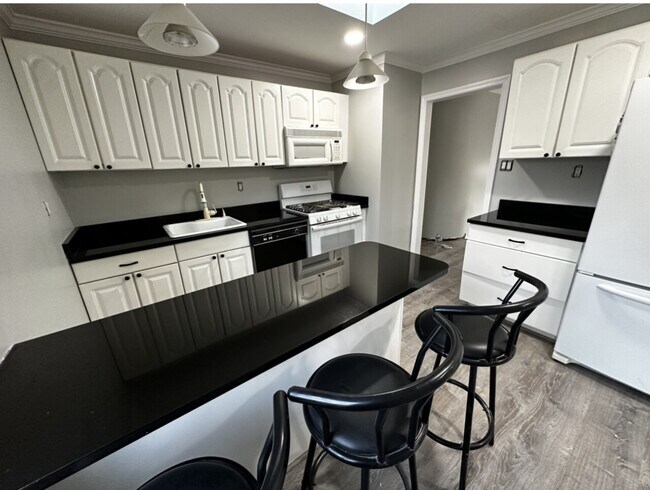 Building Photo - 34 Blue Jay Dr, Brentwood