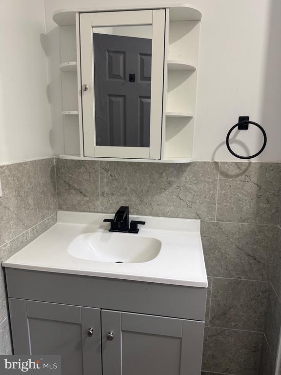 Building Photo - 312 E 25th St