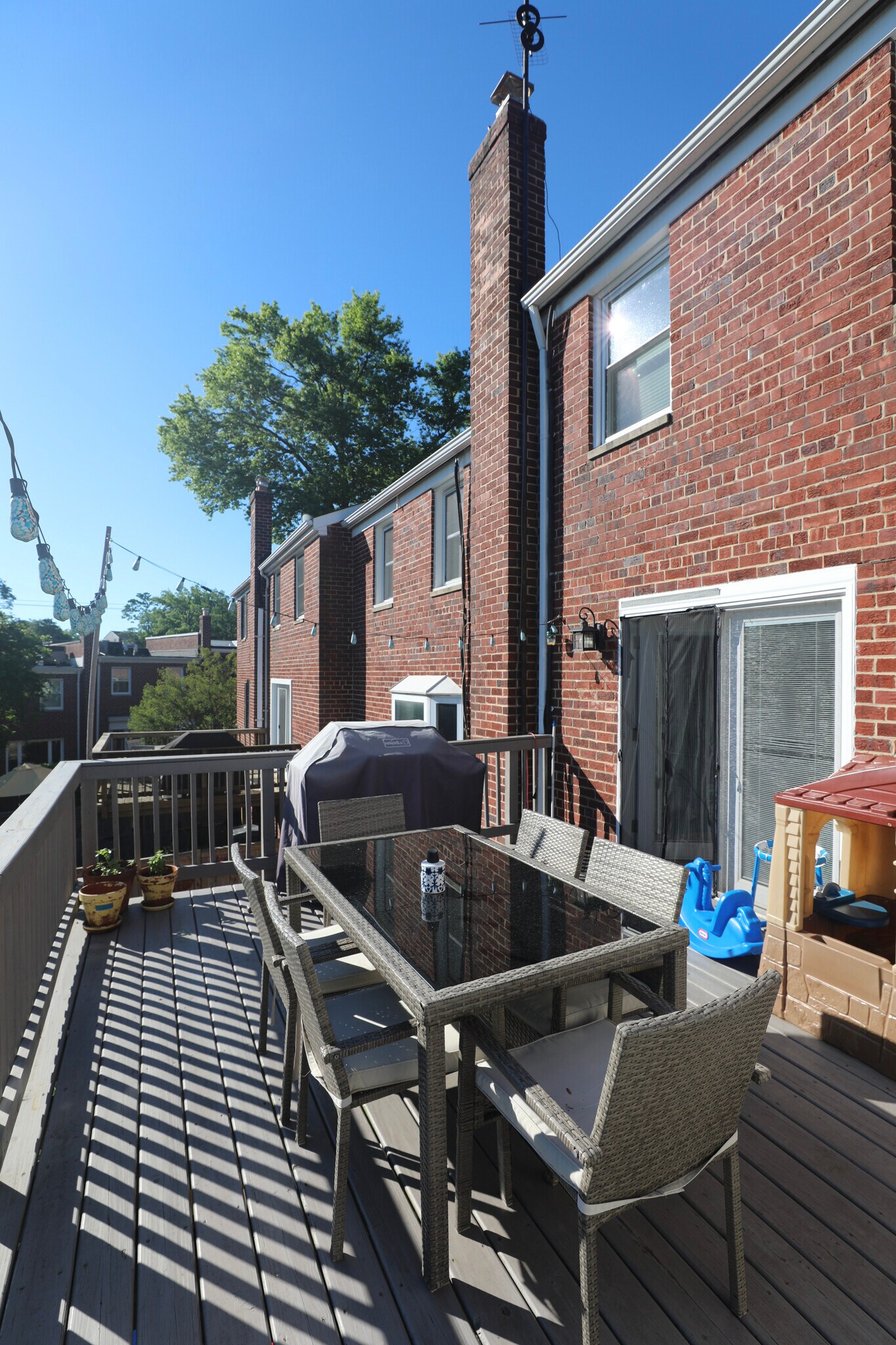 Building Photo - 209 Guthrie Ave
