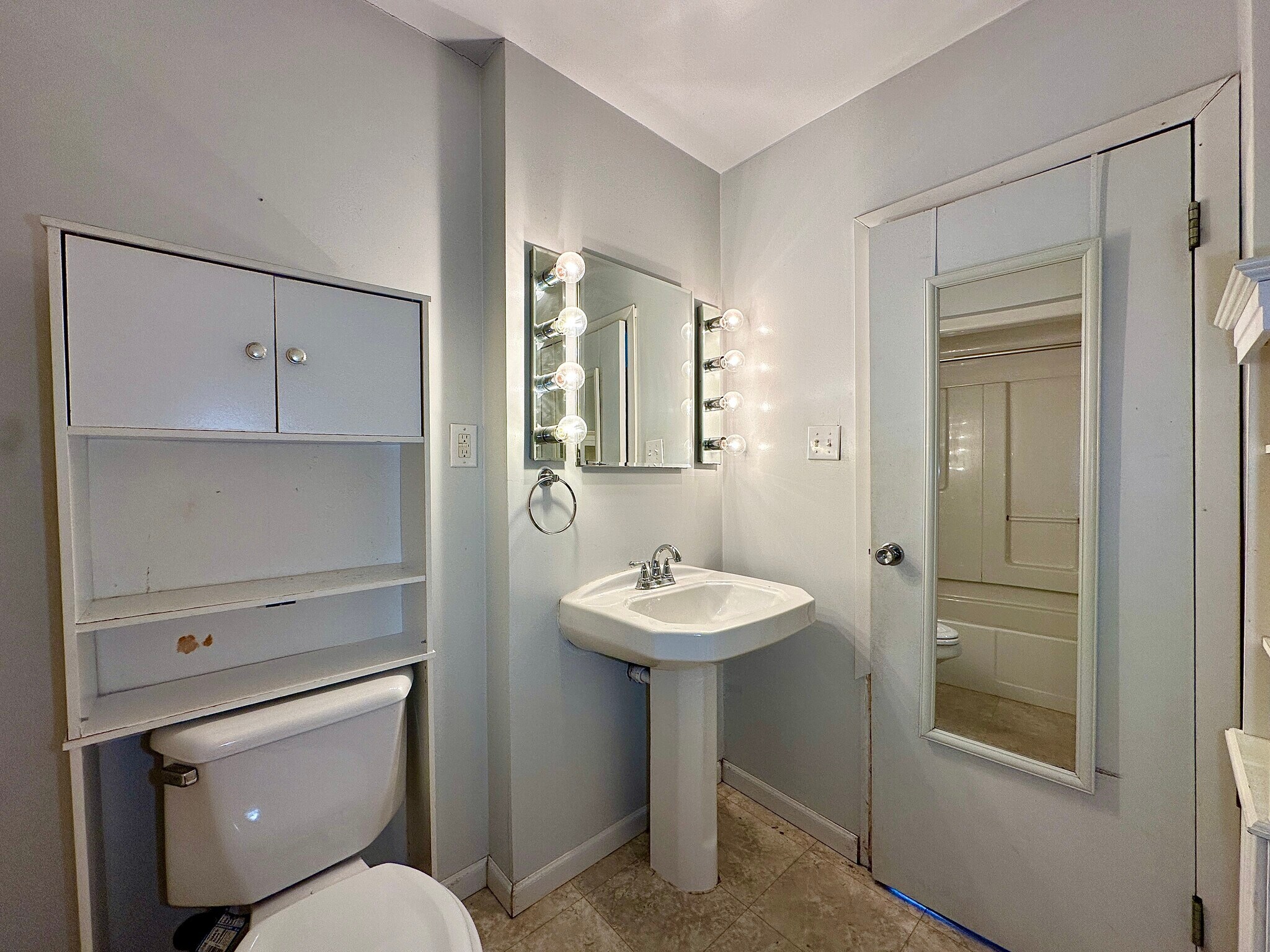 Building Photo - 105 W Chartes St