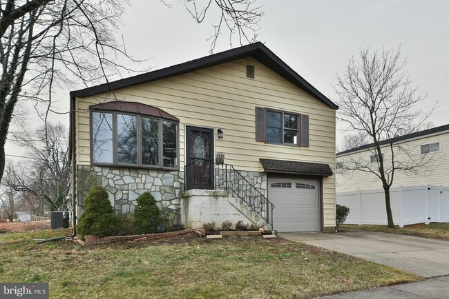 Building Photo - 2832 Jefferson Ave