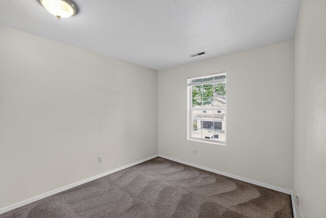 Building Photo - 5146 NE Schoeler Cir