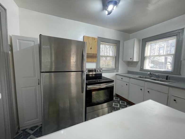 Building Photo - 403 Martin Ave