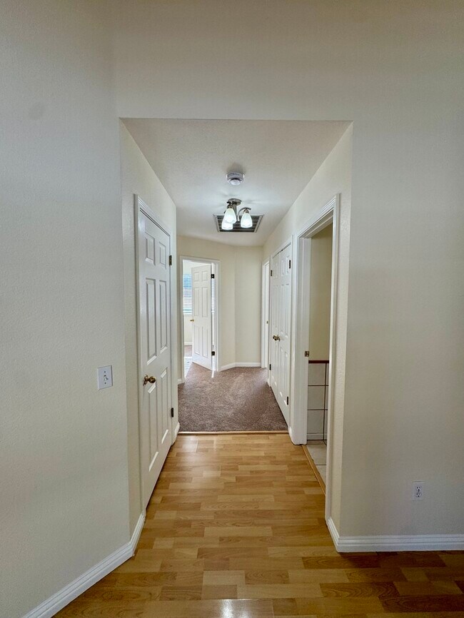 Building Photo - Spacious 3BD/2BA Home with 2-Car Garage in Desirable Antelope