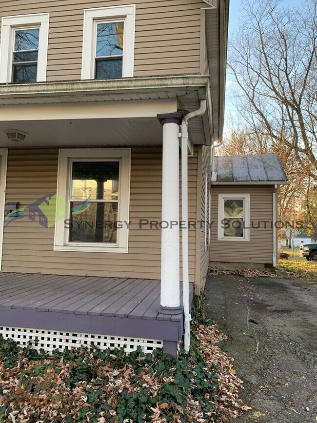 Building Photo - Galion Home