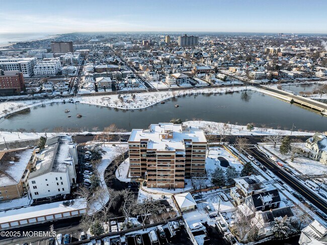 Building Photo - 321 Sunset Ave