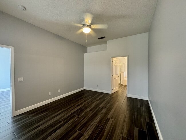 Building Photo - 11056 Dawnview Ln
