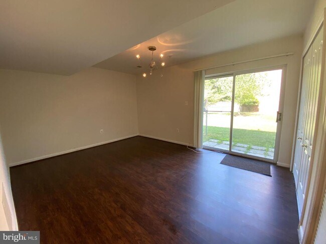 Building Photo - 8484 Pattette Pl
