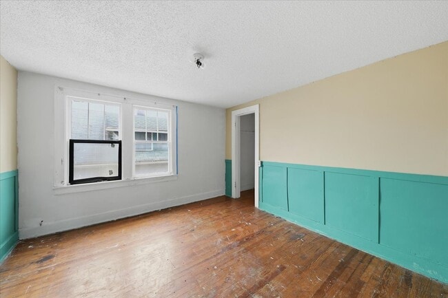 Building Photo - 559 Cortlandt Ave