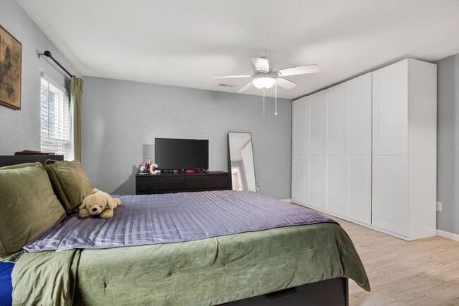 Building Photo - 2210 Pearl St