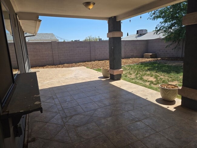 Building Photo - Coming Soon! ?Beautiful 4 bed, 2 bath Home, NO HOA! (Available 05/15/26)