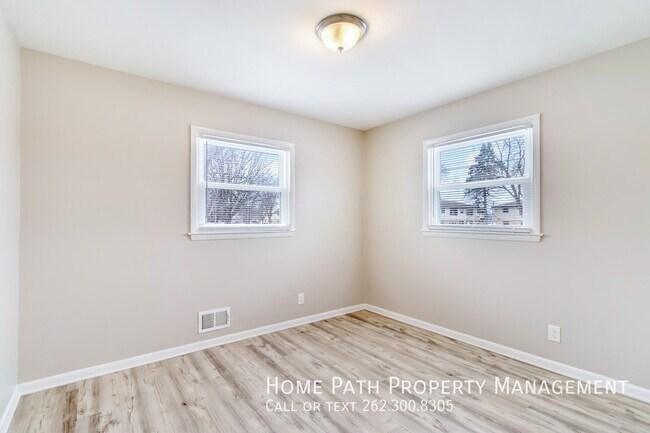 Building Photo - 234 W Laflin Ave