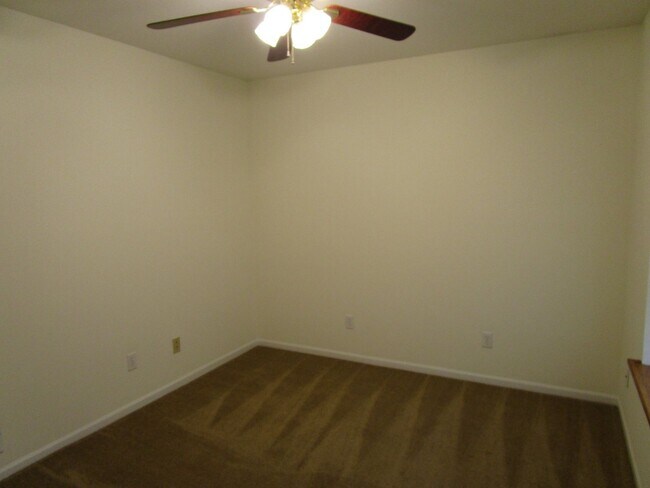 Building Photo - 1619-1621-1621 Juniper Dr