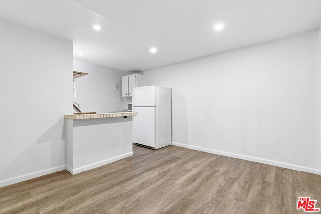 Building Photo - 641 N Martel Ave