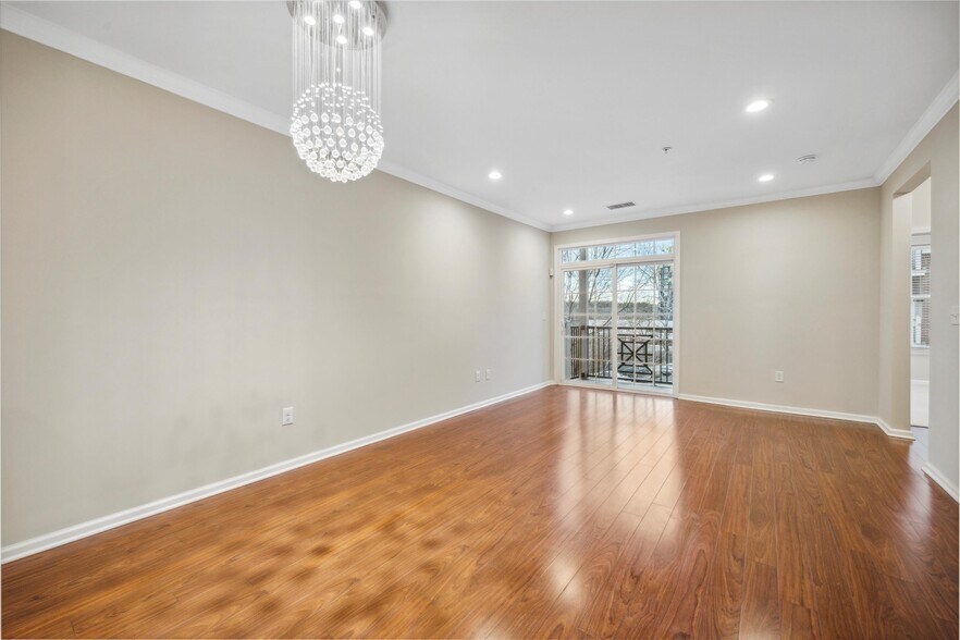 Building Photo - 350 W Elm St