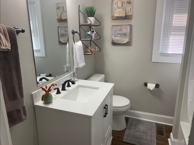 Building Photo - 113 Alice Street FOR RENT!