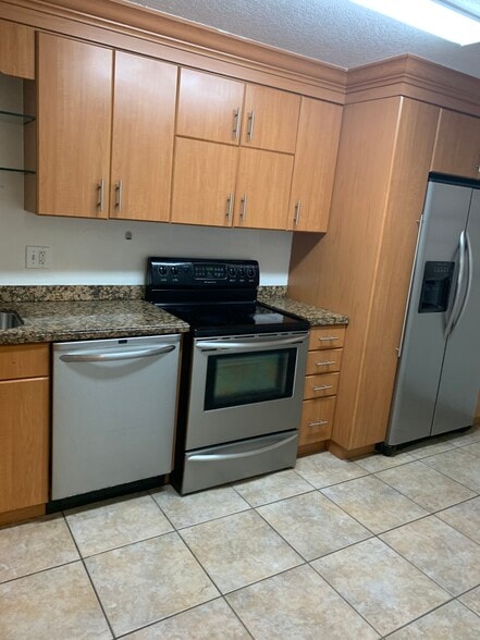 Building Photo - 3926 Estepona Ave