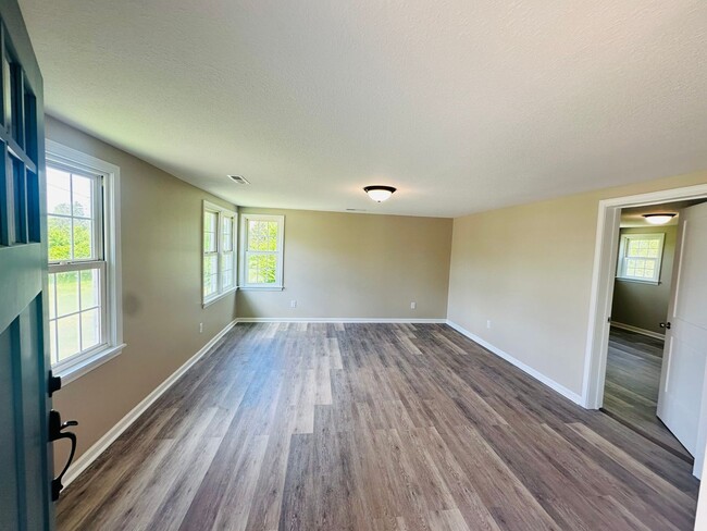 Building Photo - 2 Bedroom House Benton City Limits