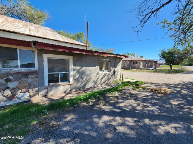 Building Photo - 6643 Westside Dr