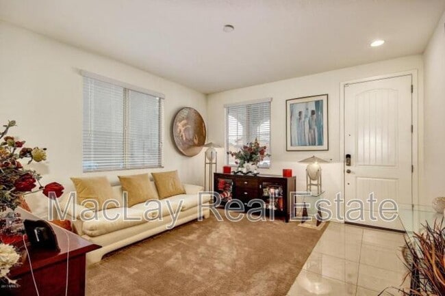 Building Photo - 3946 E Blue Spruce Ln