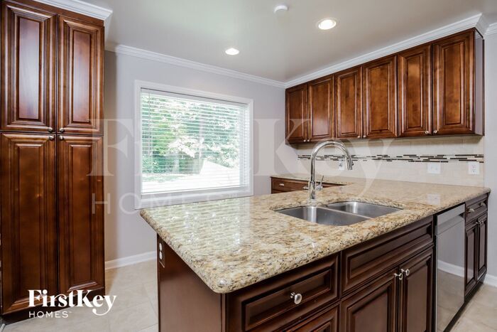 Building Photo - 2822 Rutherford Dr