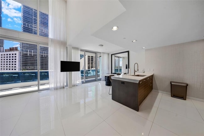 Building Photo - 200 Biscayne Blvd Way