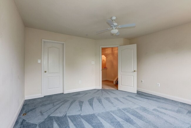 Building Photo - 3 Bed 3.5 Bath - Silver Spring Townhouse -...