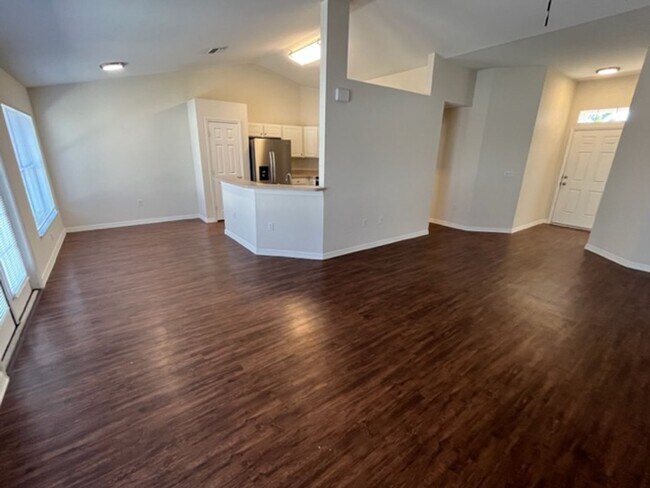 Building Photo - 1530 SW 19th Ave