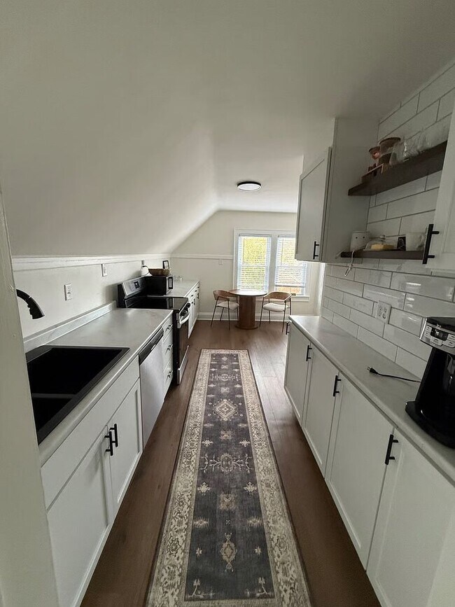 Building Photo - Fully Furnished 1BR + Office | Travel Nurse Ready | 30+ Day Stays Near Milwaukee