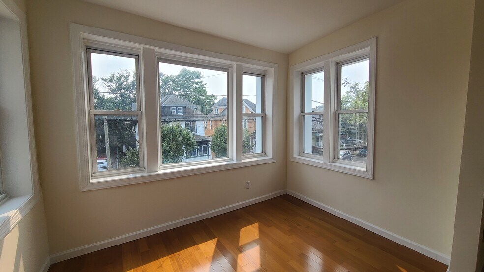 Building Photo - 210 73rd St