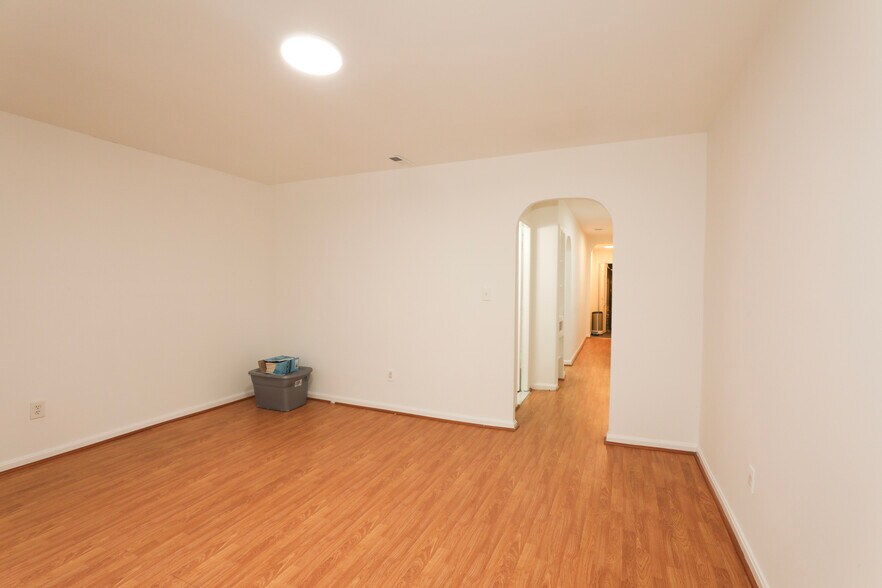 Building Photo - 1305 Orren St NE