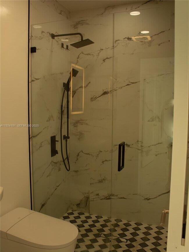 Building Photo - 1211 W 34th St