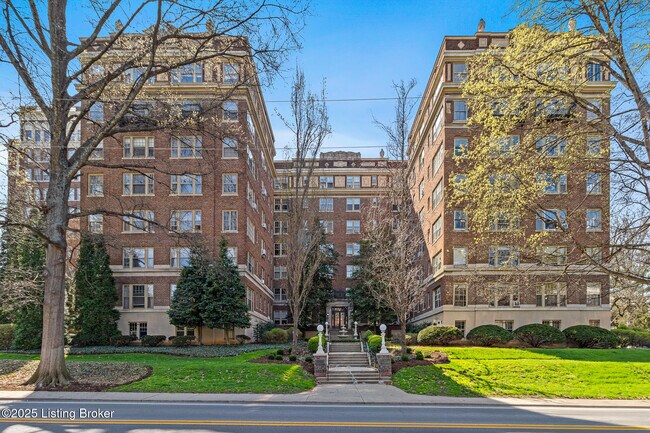 Primary Photo - 1412 Willow Ave