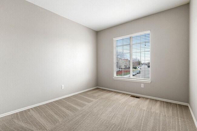 Building Photo - Large House in Parkview Highlands!