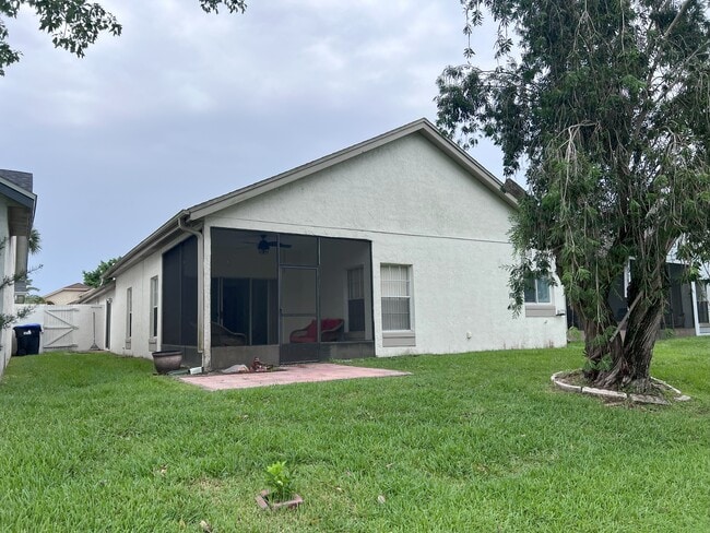 Building Photo - 5795 Parkview Point Dr