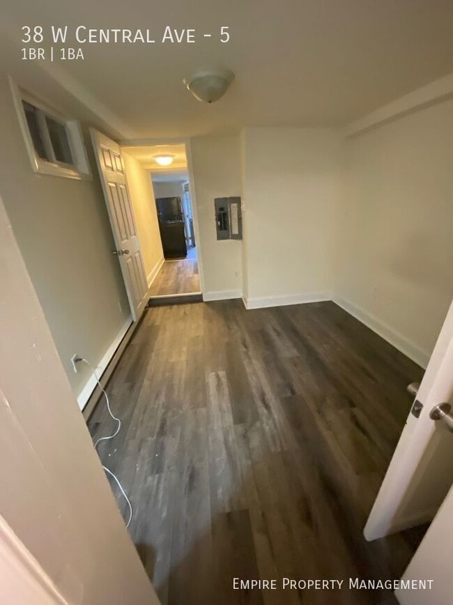 Building Photo - 38 W Central Ave