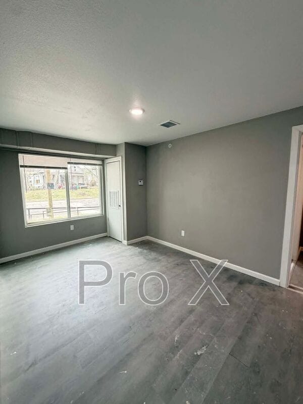 Building Photo - 121 S Byers Ave