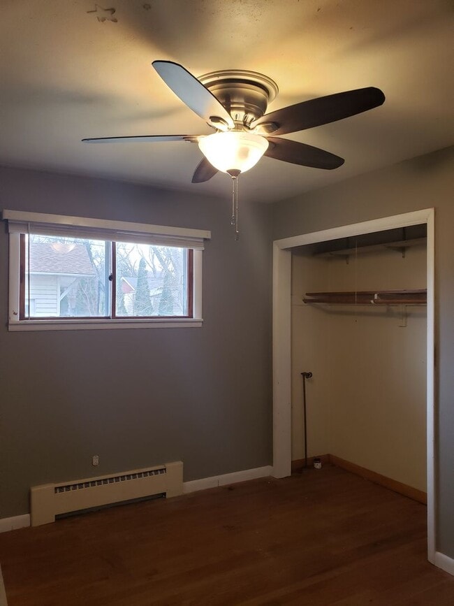 Building Photo - 3 BD Ranch with THREE garages