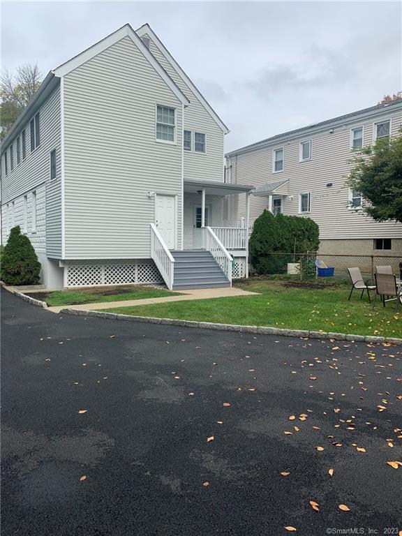 Building Photo - 490 Den Ln