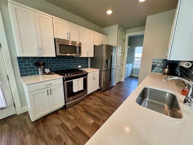 Building Photo - 8013 Izetta Ln